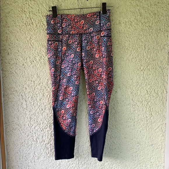 NEW Athleta “high rise tapestry” capri - Picture 5 of 12